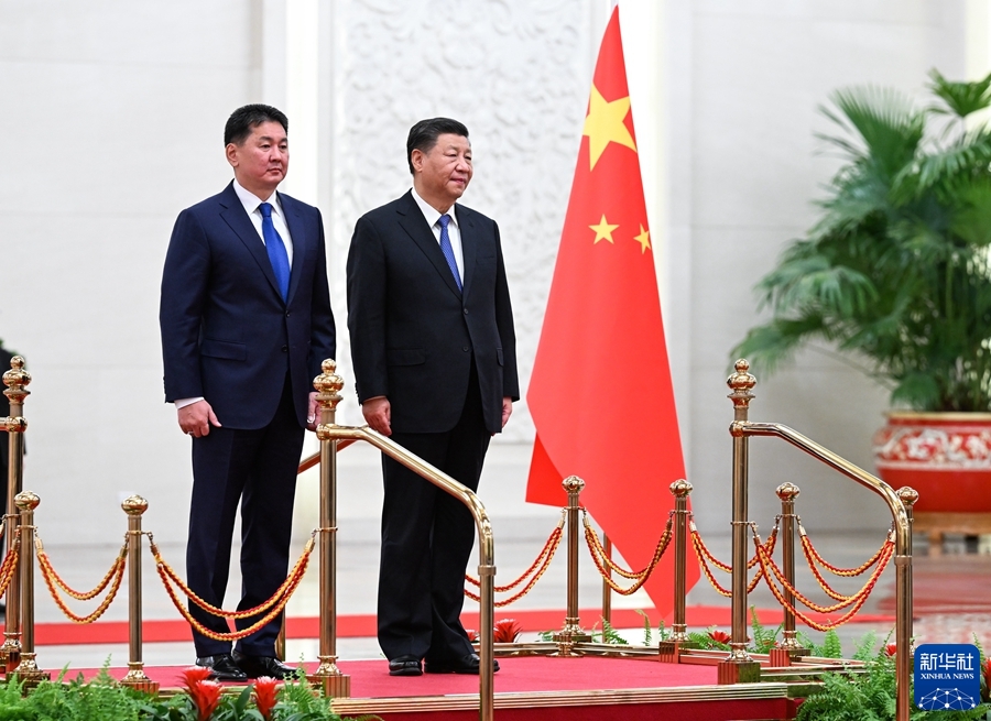习近平同蒙古国总统呼日勒苏赫举行会谈